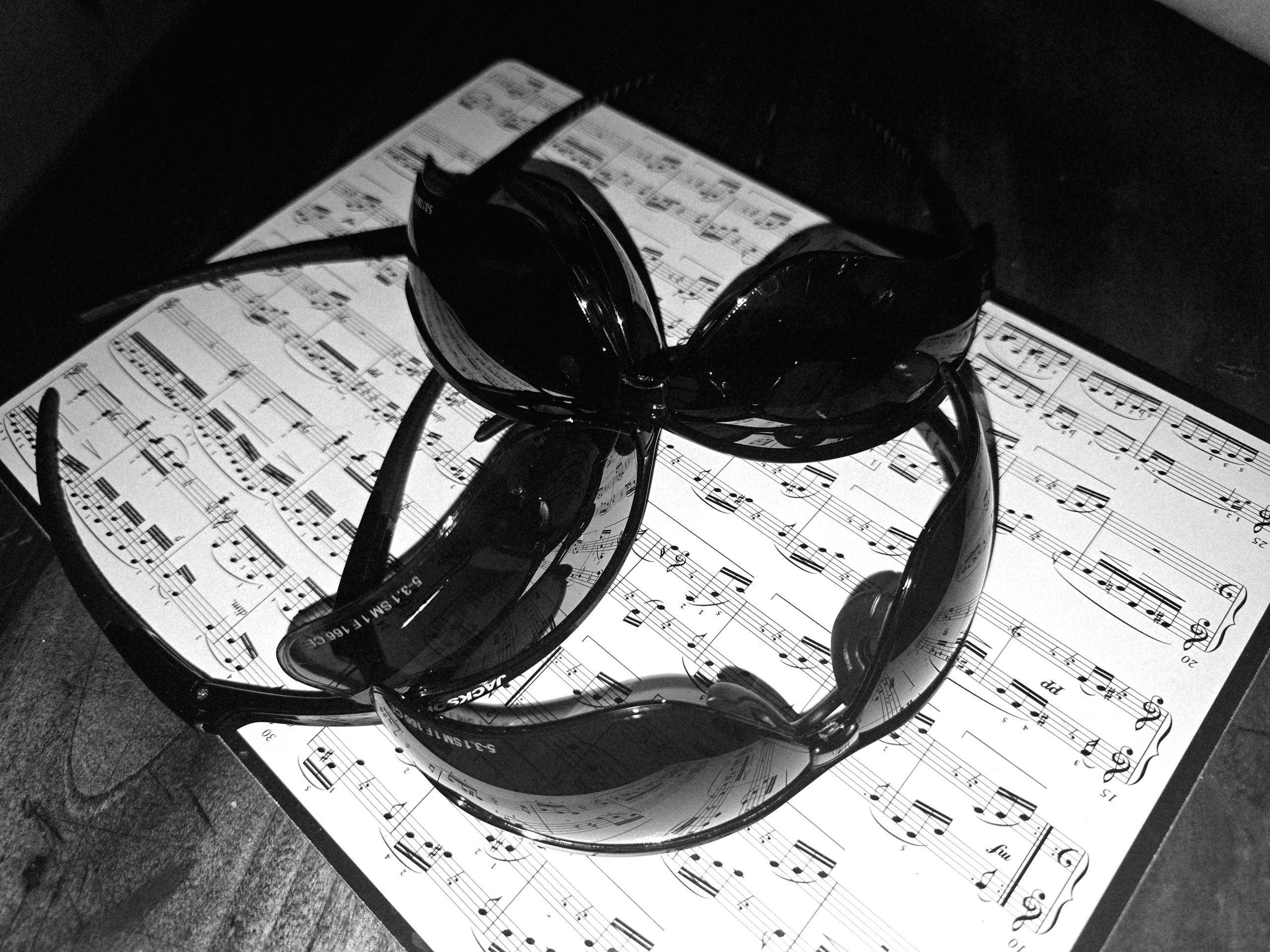 2260 ANESECTIC COMEDY: White Is Dark, Dark Is White