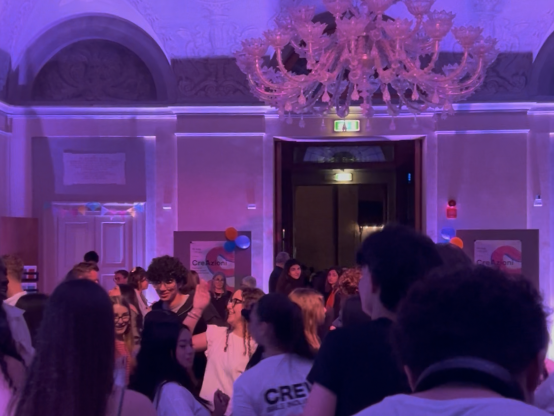 Call BAILE INOLVIDABLE rivolta a ragazz* dai 14 ai 19 anni